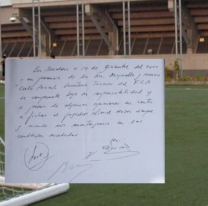 Subastan la histórica servilleta donde firmó el primer contrato Messi con el Barcelona