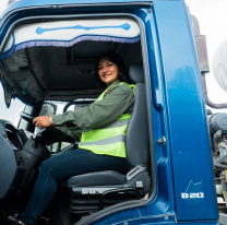  &iexcl;Hist&oacute;rico momento en la planta hormigonera! Ana Pernas,  es la primera mujer chofer de camiones