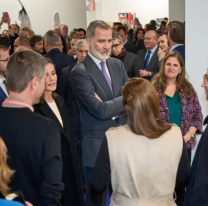 Los reyes de España visitaron el stand de artistas salteños en Madrid