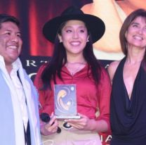 Brenda Sosa, el talento emergente que ilumina el escenario, es premiada como "Mujer destacada de Salta"