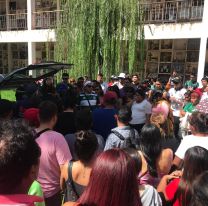 "Sólo muere quien se olvida": el desgarrador grito a Karen Marín en el cementerio