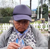 Abuela salteña teje desde los 12 años y vende sus prendas en la feria de Campo Quijano