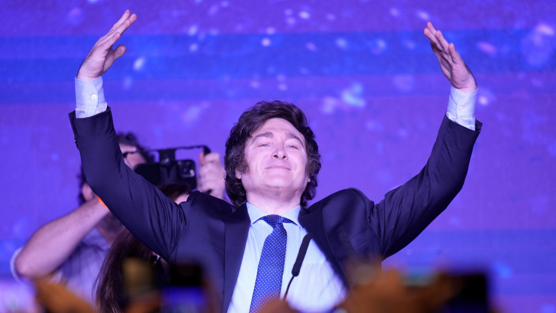 El Presidente cantó varios hits de La Renga en la presentación de su nuevo libro