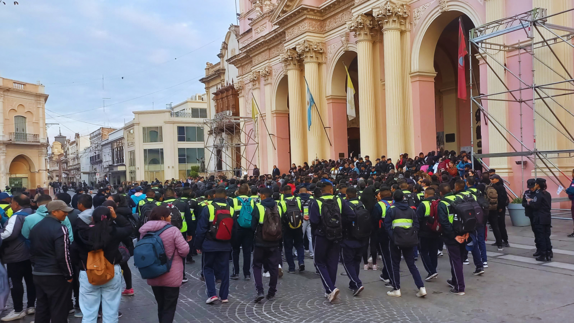 Más de 2500 policías peregrinos llegaron desde El Carril al encuentro del Señor y la Virgen del Milagro