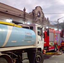 Voraz incendio en el Mercado San Miguel desata gran operativo en el centro Salte&ntilde;o