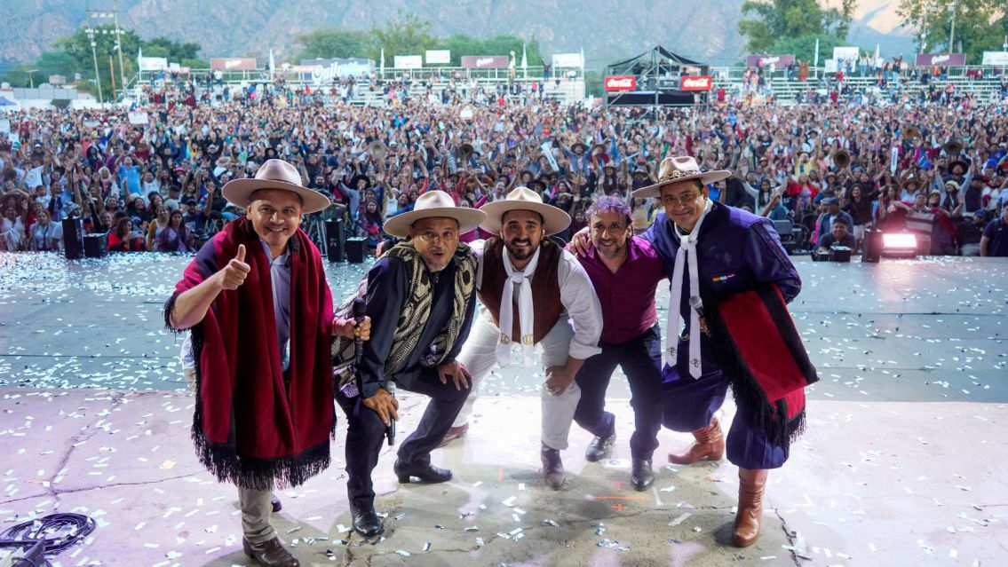 Lázaro Caballero cantó hasta el amanecer en la Serenata a Cafayate