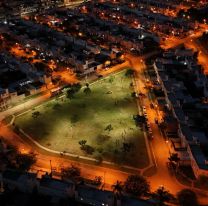 Por primera vez la plaza Fátima Cardozo de El Huaico cuenta con iluminación LED
