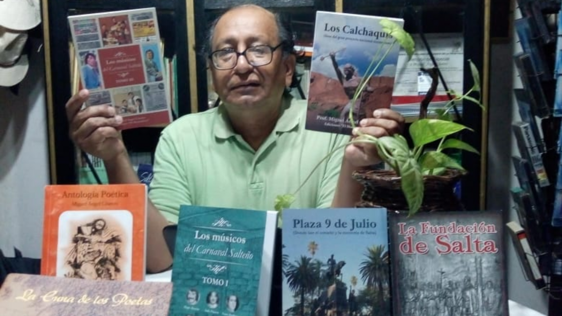 El Profe Cáseres presentará hoy el libro "Historia del Gran Poder" con desfile de murgas y comparsas