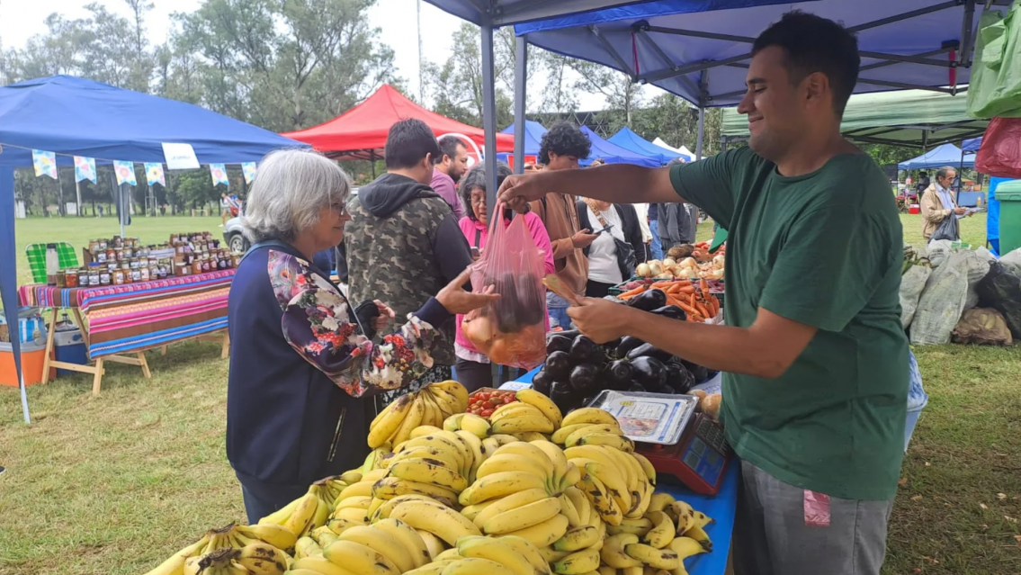 Más de 15 mil vecinos aprovecharon las ofertas del "Mercado en tu Barrio"