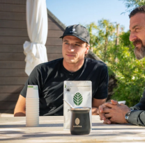 Neurocientífico de la Universidad de Stanford toma mate y difunde sus beneficios para la salud