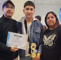 Para solventar los gastos de la quimio de su papá, peluquero salteño baja los precios