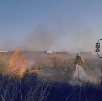 Realizaron un intenso trabajo para sofocar incendios de pastizales en Capital y el Valle de Lerma