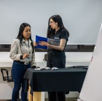 ¿Clases de inglés donde se juega, se habla y hasta se sale? Bonfire lo hizo realidad