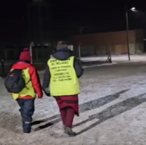 Pueblito de Salta recibió a Peregrinos del Milagro con el paisaje teñido de blanco