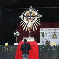 Las imágenes peregrinas del Señor y la Virgen del Milagro llegaron esta mañana al CCM