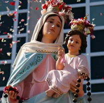 Hoy celebramos la fiesta de la Virgen del Rosario, vencedora del Maligno y sus artima&ntilde;as