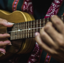 El charango, sonido que une el pasado y presente de toda una región