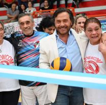 El Gobernador inauguró un piso flotante profesional en el Complejo Deportivo de Metán