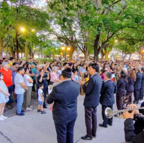 Vecinos y turistas disfrutaron del "Encuentro de Bandas" en el Cabildo y Plaza Alvarado