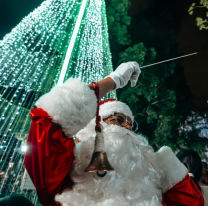 Se encendió el tradicional arbolito navideño en la plaza 9 de Julio