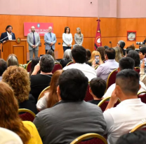 El gobernador reconoci&oacute; a los docentes destacados de 2025: "La educaci&oacute;n es prioridad y pol&iacute;tica de Estado"