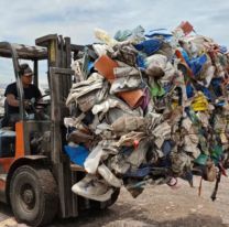 La Municipalidad entregó 12 toneladas de plástico reciclado para nuevos juegos infantiles en plazas