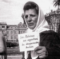 A 49 a&ntilde;os de la primera ronda de las Madres de Plaza de Mayo, las "locas" contin&uacute;an con su incansable reclamo