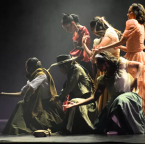 Academias folklóricas se reúnen en el Teatro Provincial para conmemorar la Revolución de Mayo